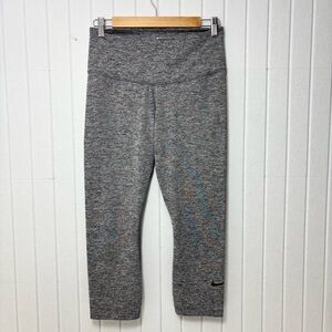 Nike‎ Gray Women's capri Leggings Size L